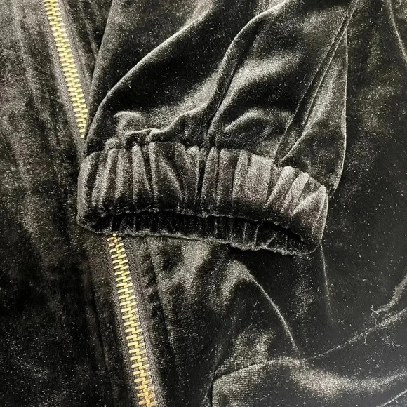 Forever 21 Long Sleeve Velvet Crop Top, Black - Picture 6 of 6